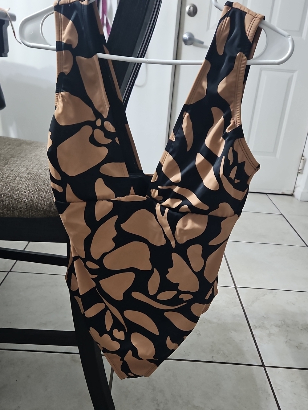 sofia by sofia vergara Black and Tan Abstract V-Neck One-Piece Swimsuit